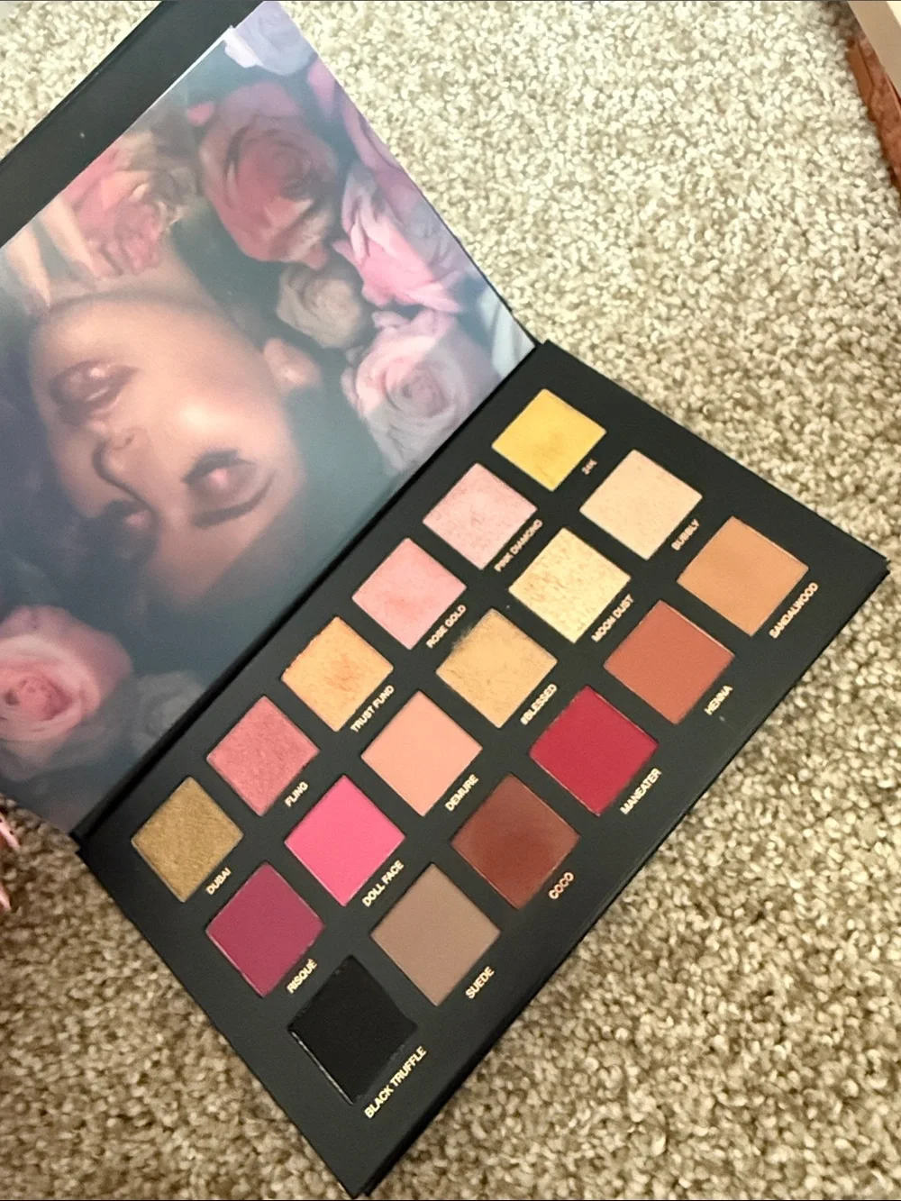 HUDA BEAUTY Rose Gold Palette - Pink and Rose Shades